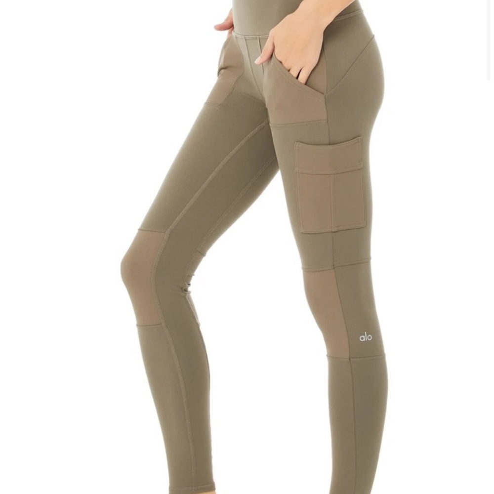 Hi waist Alo Yoga Cargo pants